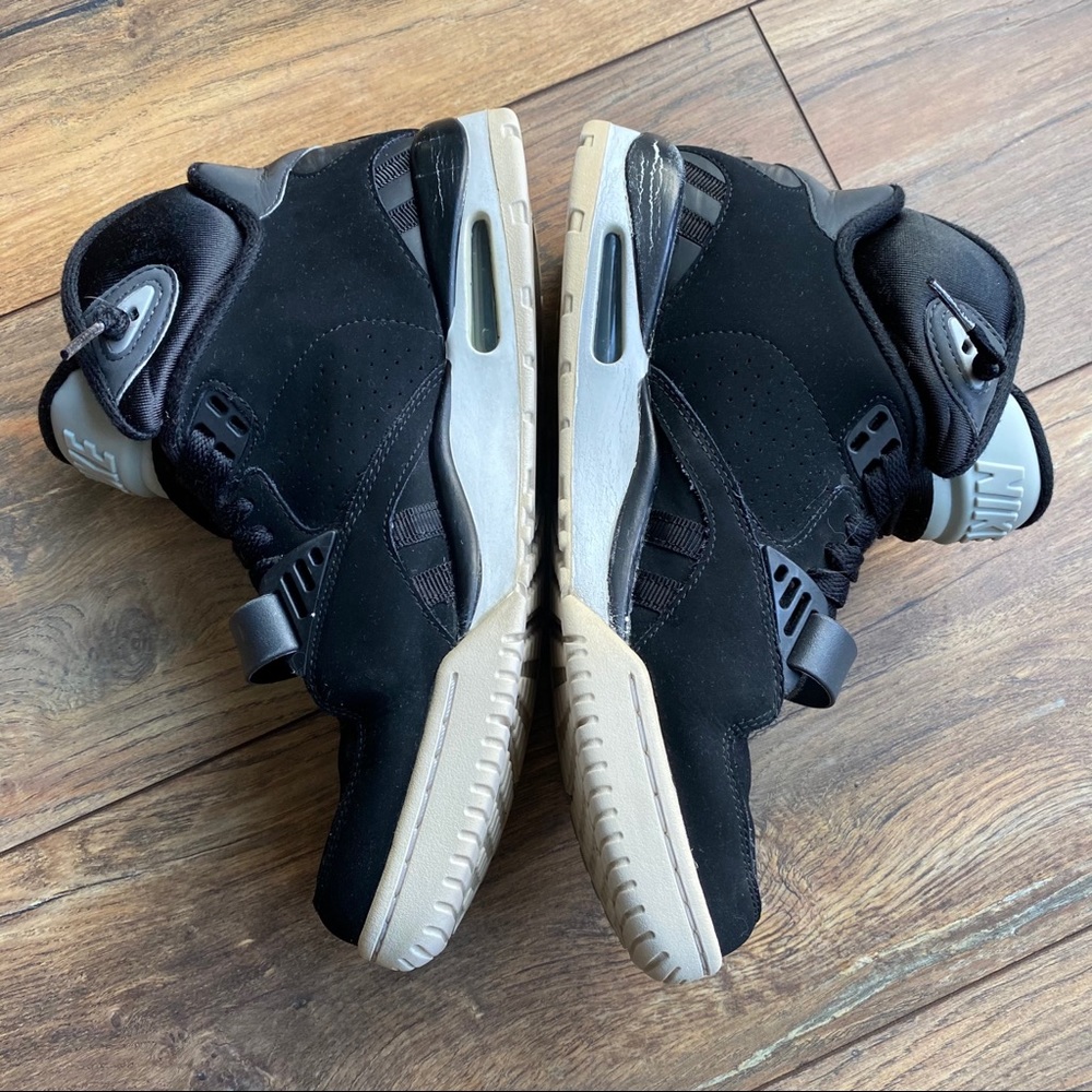 {preloved} Men’s Black Nike High Top Sneakers - Picture 10 of 12